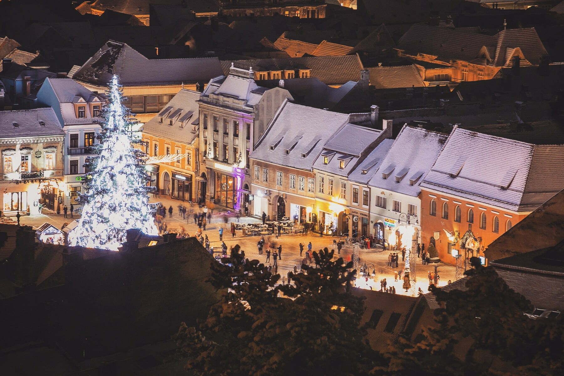 Brașovul, Clujul sau Oradea, care atrag milioane de turiști, lipsesc din clipul de promovare al turimului cultural și de city break