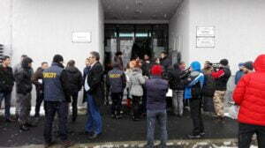 FOTO Protest la Parchetul de pe lângă Tribunalul Braşov faţă de modificările aduse legilor justiţiei