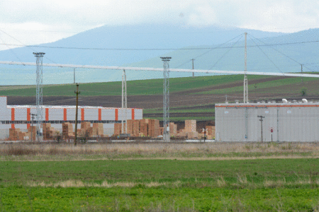Fabrica de cherestea din Reci a austriecilor de la Schweighofer, boicotată. Camioanele cu lemne ar urma să fie blocate de protestatari￼