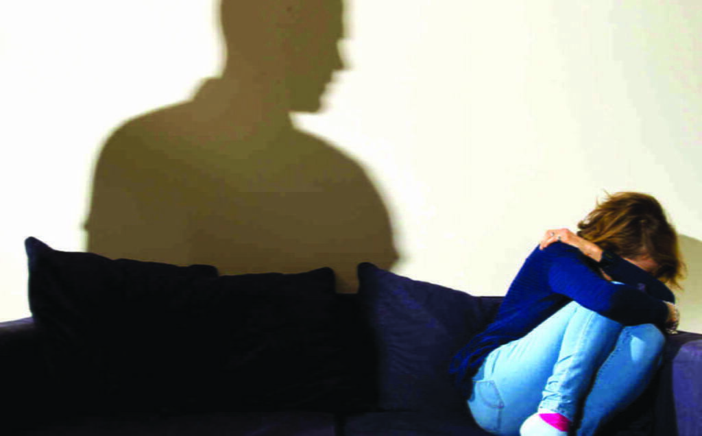 Dosar de viol clasat în cazul unei fete de 14 ani din Brașov. Aceasta ar fi fost violată vara trecută în Costinești, însă instanța a decis că nu există probe că raportul sexual a fost realizat prin constrângere