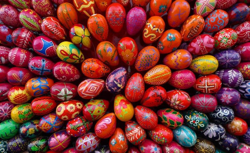 Paștele acasă: 7 din 10 români vor petrece sărbătorile acasă, alături de familie