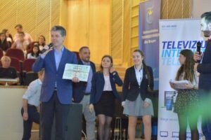 FOTO Cei mai buni elevi din Brașov, premiați de Primărie pentru cel de-al patrulea an la rând
