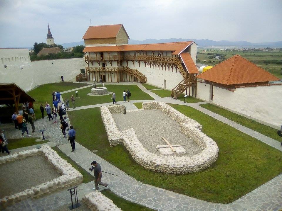Curse RATBV suplimentare spre Feldioara, cu ocazia „Nopții Muzeelor” în cetatea din comună