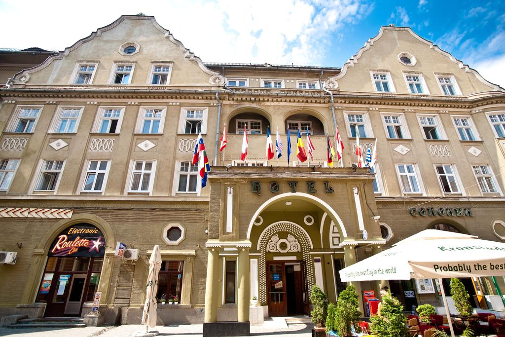 Aro Palace investește banii obținuți în urma vânzării Hotelului Coroana-Postăvarul în transformarea Capitol în Mercure. Azi s-a încheiat procesul de vânzare, prețul final fiind de 9,376 milioane de euro