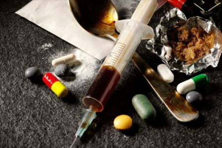 Captura de droguri a polițiștilor brașoveni: 11.750 de grame de cannabis, 530 de grame de cocaină și 200 de comprimate de extasy