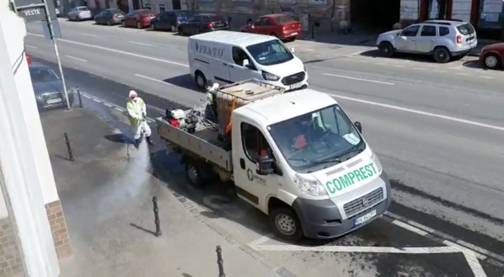 VIDEO A fost reluată activitatea de dezinfecție pe străzile din Brașov