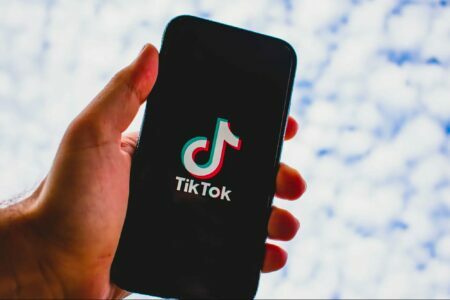 Senatul își deschide cont oficial pe Tiktok