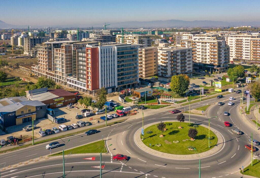 STUDIU O treime din tinerii din România vor să își cumpere o locuință. După ce criterii se ghidează