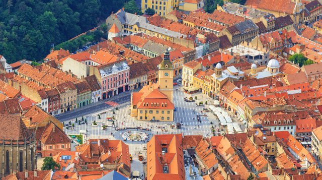 INS: Brașovul a atras peste 325.000 de turiști în primele patru luni din 2022