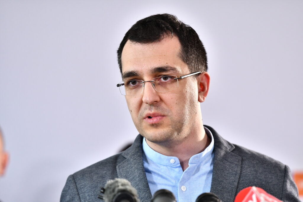 Vlad Voiculescu, ministrul Sănătății: „Părinții trebuie să își exprime acordul pentru testare elevilor. În școli vor fi făcute teste rapide”