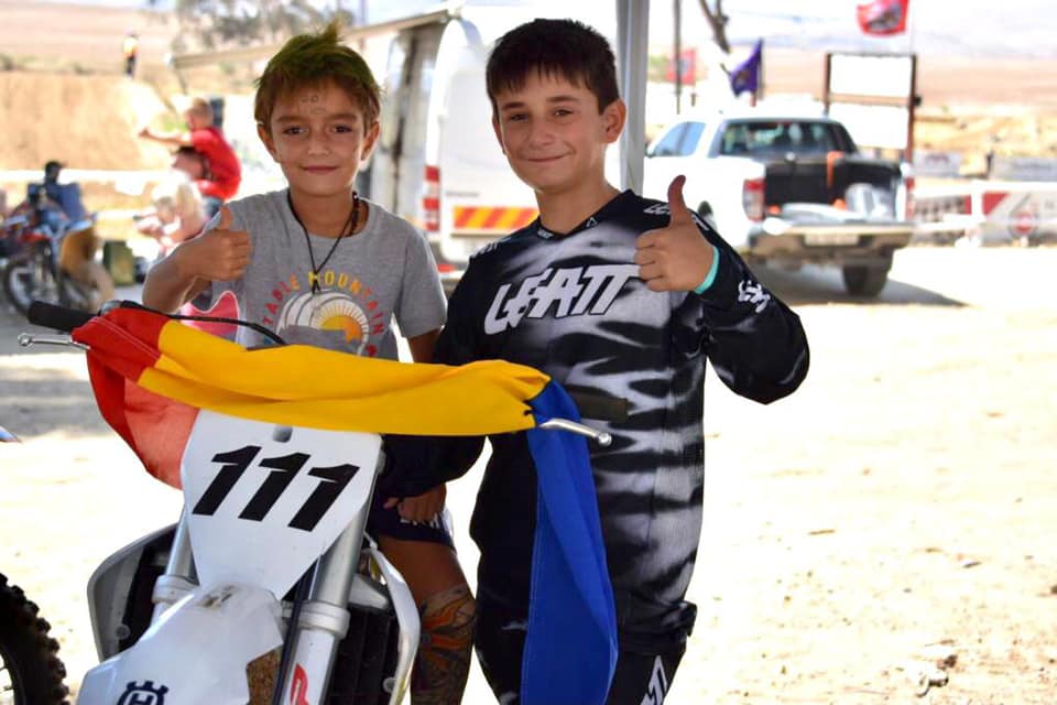 Luca, un băiețel de 11 ani din Brașov, cel mai tânăr motociclist de la capătul lumii