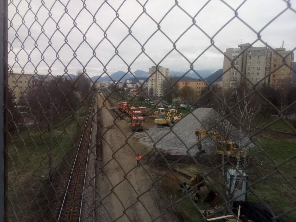 Lucrările la calea ferată Brașov - Sighișoara ar trebui terminate până la finalul lui 2023, altfel există riscul pierderii a 800 de milioane de euro