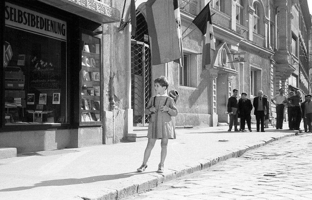 FOTO Cum arăta Brașovul în anii ’60, când orașul începea să se dezvolte: apăruseră deja primele linii de troleibuz și erau edificate construcții mai moderne în zona centrală