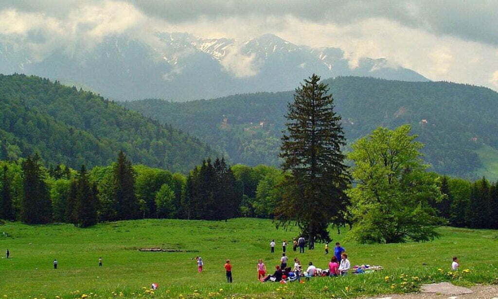 Predeal, una dintre cele mai populare stațiuni montane din România: Obiective turistice, trasee montane și pârtii de schi din apropiere