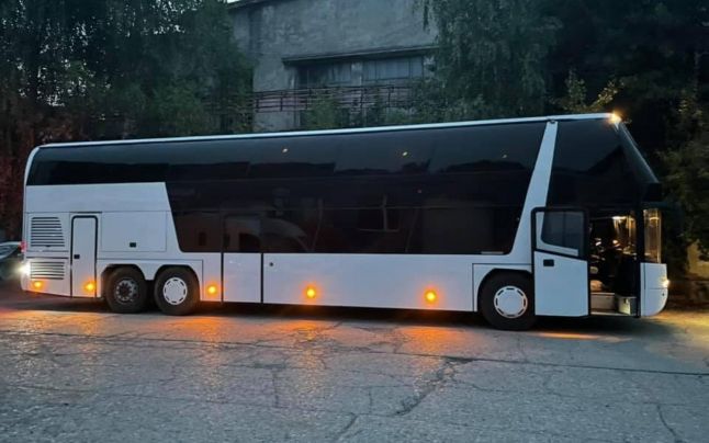 autobuz hotel de lux pe roti 