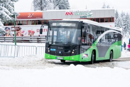 RATBV a suplimentat numărul autobuzelor spre stațiunea Poiana Brașov. Liniile 100 și 60 au fost reintroduse în circulație