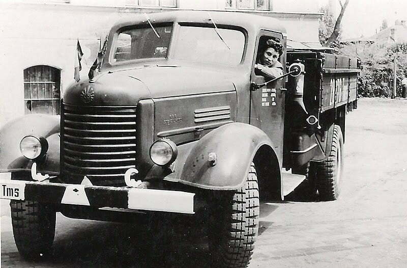 Primul camion românesc s-a produs în 1954 la Uzinele Steagul Roșu din Brașov