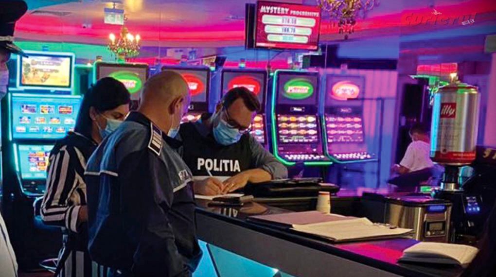 Trei brașoveni, arestați după ce au încercat să fure bani din aparatele unei săli de jocuri de noroc