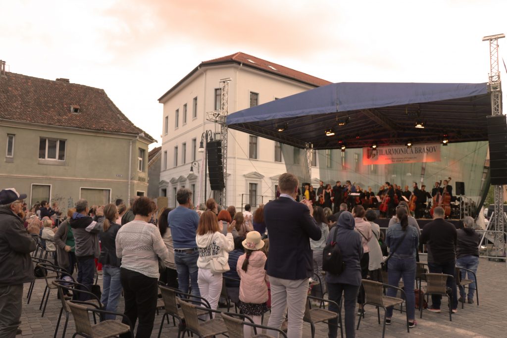 Brașovenii sunt invitați săptămâna aceasta în Piața Sfântul Ioan la un concert de muzică mexicană și un recital de jazz