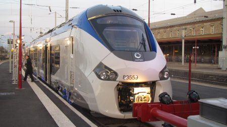 O nouă licitație pentru achiziția cu bani din PNRR a 20 de trenuri electrice noi. Acestea vor circula și pe trei rute cu plecare din Brașov