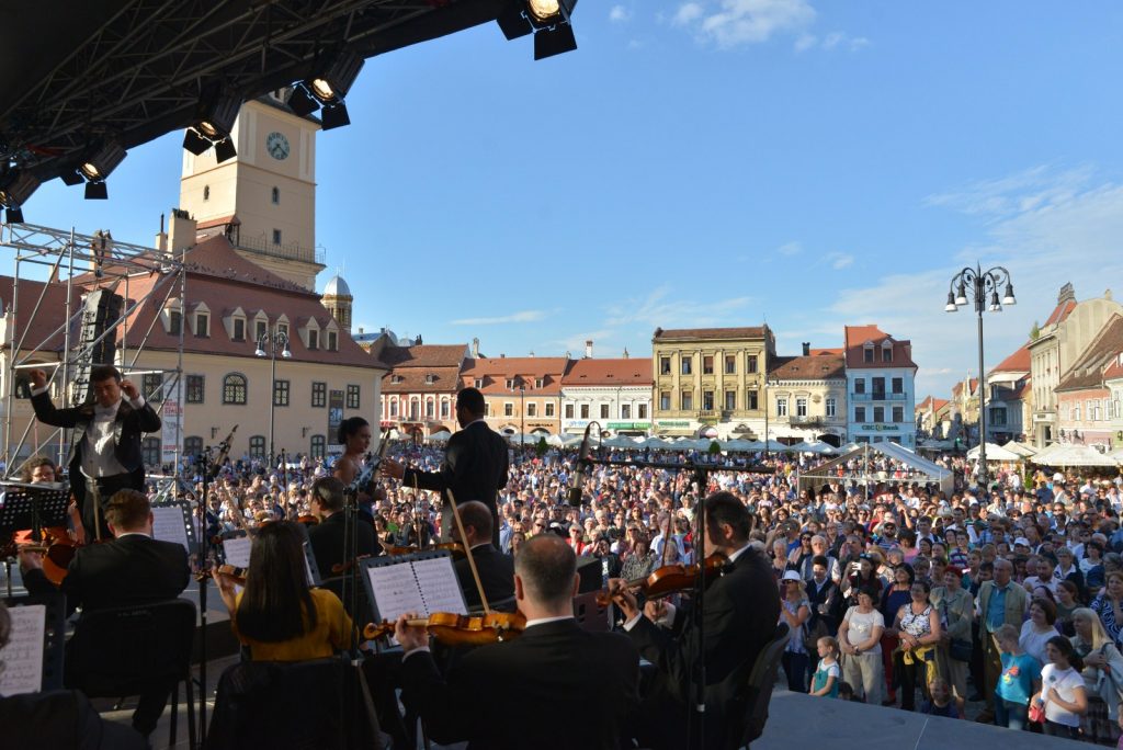 FOTO Premieră: Primăria Brașov alocă aproape 3 milioane de lei pentru proiecte culturale, întreaga sumă fiind aprobată într-o singură sesiune