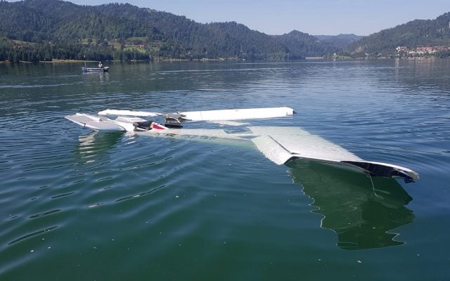 Un avion ultraușor s-a prăbușit în Lacul Colibița. După 100 de minute de resuscitare, pilotul în vârstă de 65 de ani a decedat