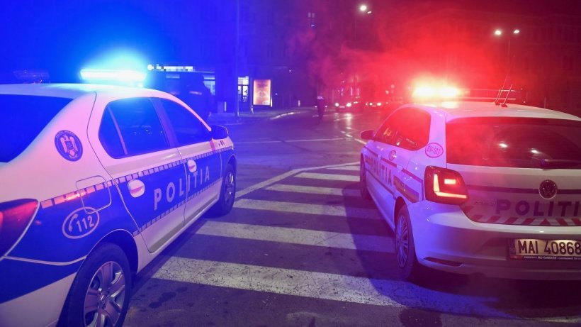 La doar 19 ani, un brașovean fără permis de conducere a fugit cu mașina de polițiști, apoi a abandonat-o și a dispărut printre blocuri