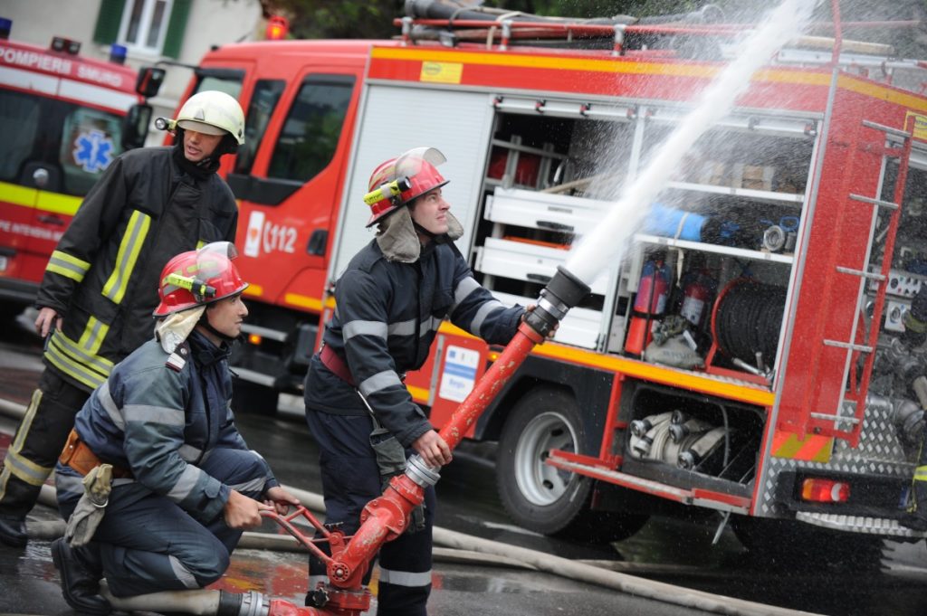 Pompierii au salvat anul trecut peste 800 de persoane. Au dat și amenzi de aproape 5,5 milioane de lei