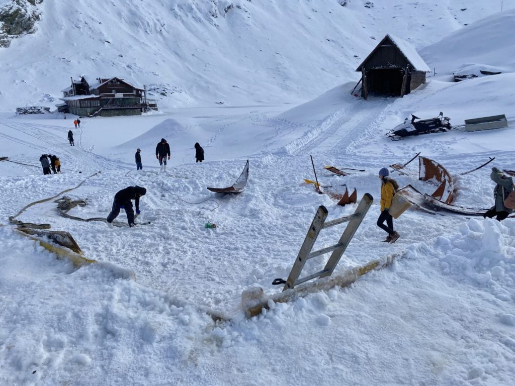 FOTO: A început construcția hotelului de gheață de la Bâlea Lac. Tema proiectului din acest an este „Europa”