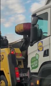 VIDEO Primul camion electric din România a rămas în „pană de curent” pe o șosea din Brașov