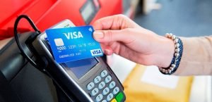 Care este metoda prin care hoții pot să afle PIN-ul de la card, în timp ce te afli la cumpărături