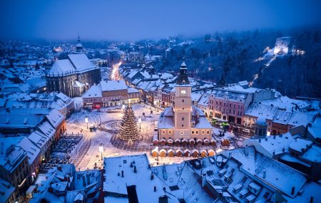 „Magia iernii la Brașov”: Astăzi se deschide Târgul de Crăciun din Piața Sfatului. Aprinderea luminițelor va avea loc la ora 18.00