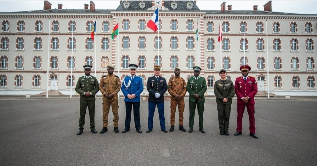 FOTO Jandarmul brașovean școlit în Franța a primit brevetul pe linie de pregătire în domeniul intervenției profesionale