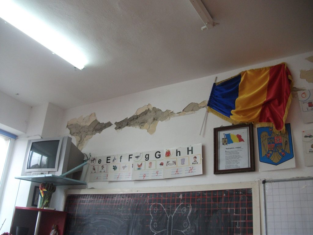 Teoretic, nu sunt școli cu risc seismic în județul Brașov. Practic, primarii trebuie să se apuce de făcut expertize tehnice