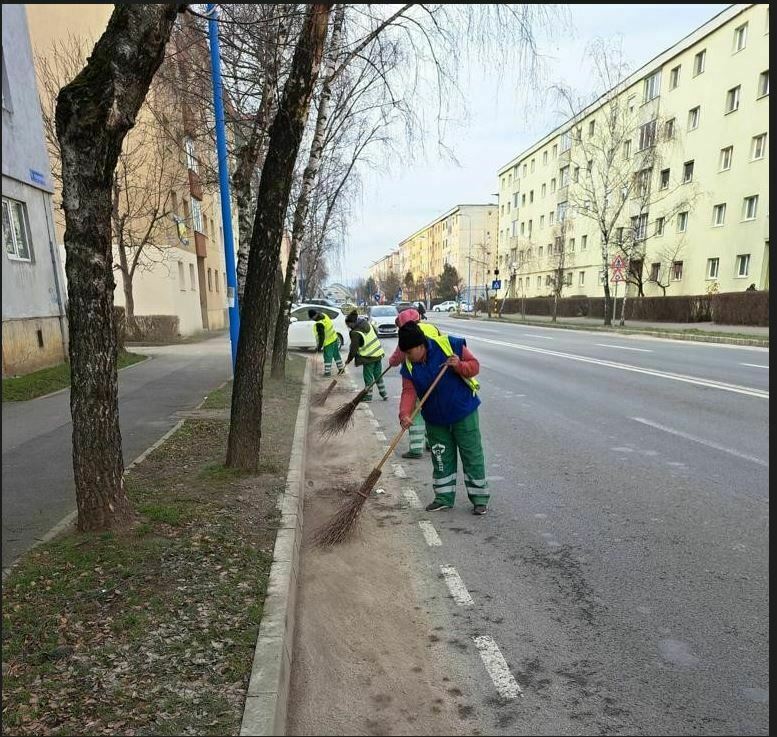 Începe curățenia de primăvară. „Până la Paști, Brașovul va fi un oraș curat, un oraș verde, un oraș mai puțin poluat”-spun reprezentanții municipalității