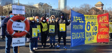 Sindicaliștii din Educație, protest mâine în fața Prefecturii Brașov. Aceștia cer printre altele, plata orele suplimentare atât pentru dascăli, cât și pentru personalul nedidactic