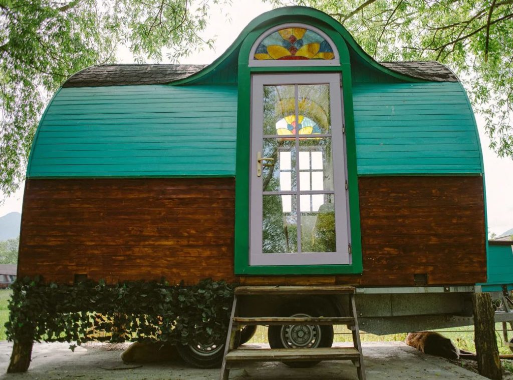 Râșnovul va găzdui primul festival de locuințe mobile din Europa Centrală și de Est. Denumite generic „tiny houses”, locuințele pot fi amplasate rapid, fără autorizație de construcție