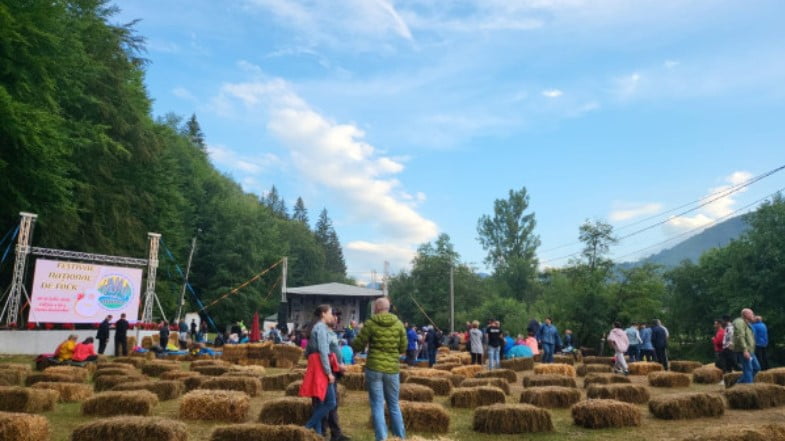 Festival de muzică folk la Vama Buzăului, în acest weekend. RAT Brașov suplimentează cursele spre această destinație