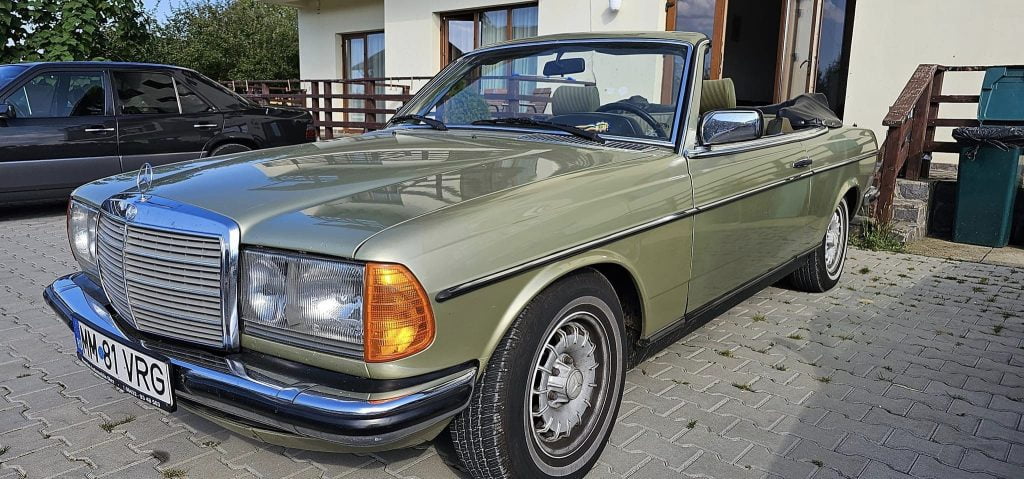 FOTO Iubitorii autoturismelor Mercedes au astăzi ocazia să admire la Brașov modele de colecție. Pe aleea de sub Tâmpa